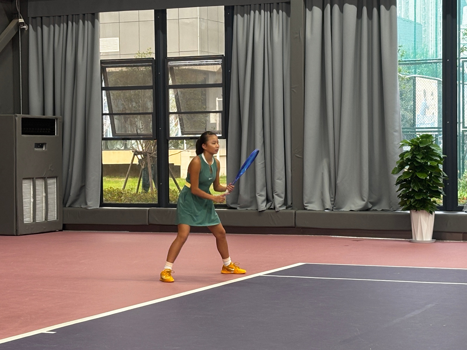 在她看来, 交媒体分享 在她看来, 交媒体分享