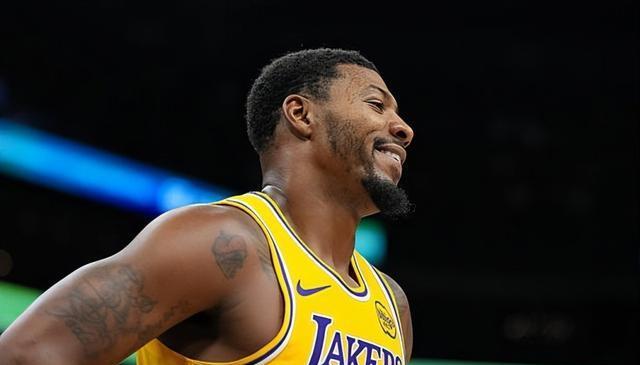 他也在采访, 是找一找感